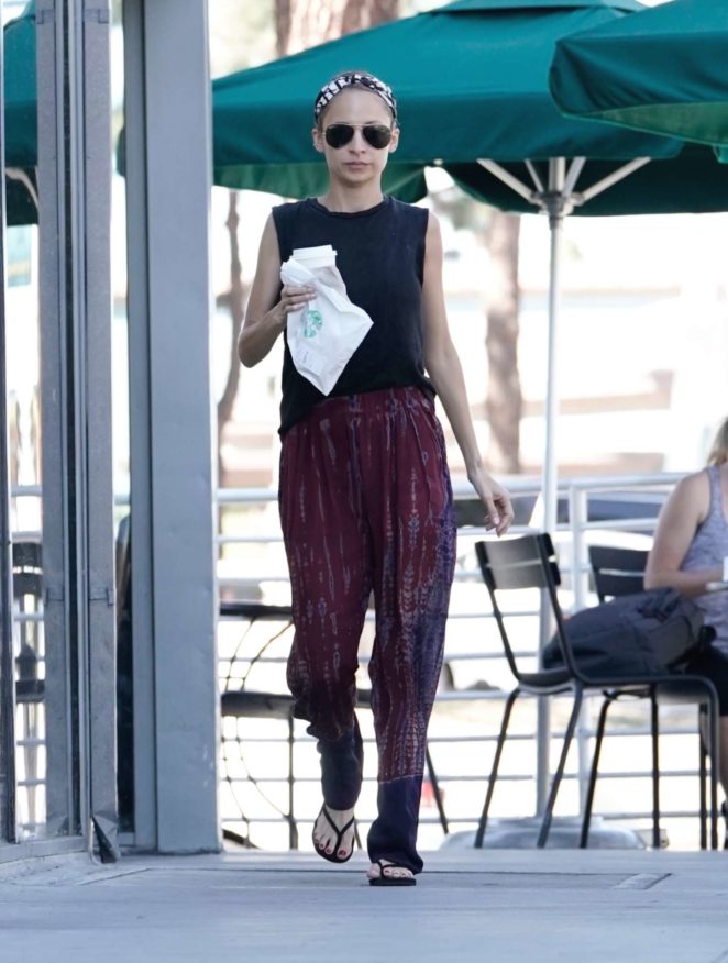 Nicole Richie - Out in Los Angeles